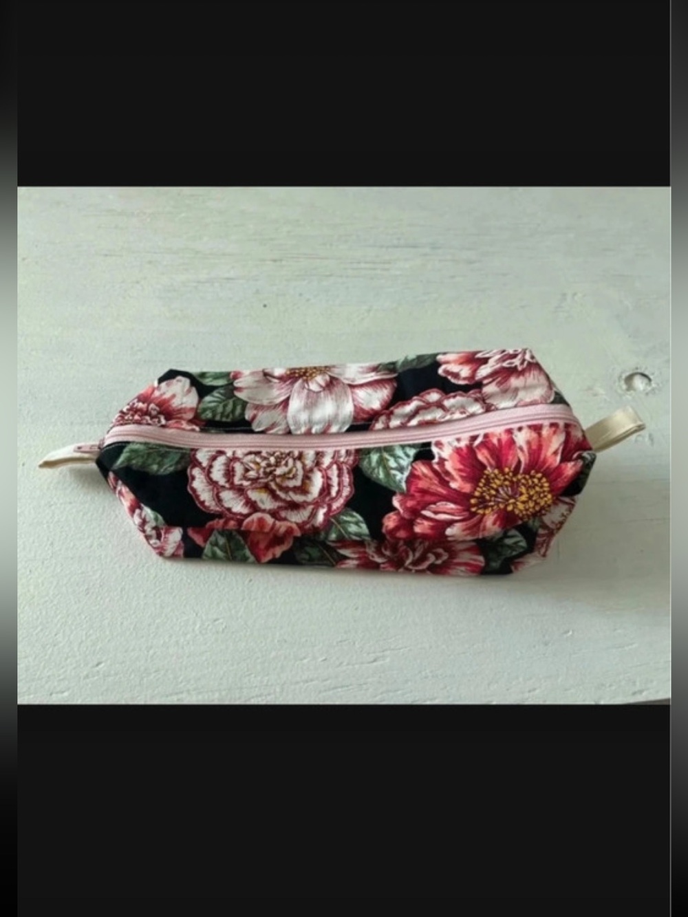 ✨3/$25✨ Toiletry floral bag